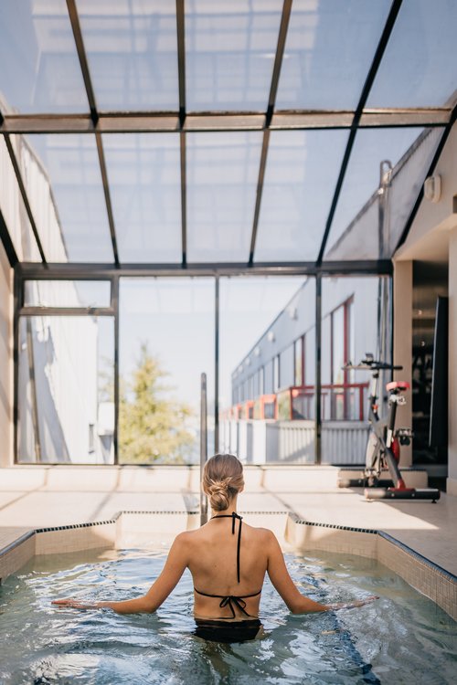 vancouver hotel with jacuzzi